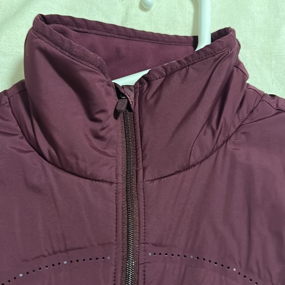 LIKE NEW CONDITION!   lululemon Run for Cold Vest - Size 8 - Picture 3 of 9
